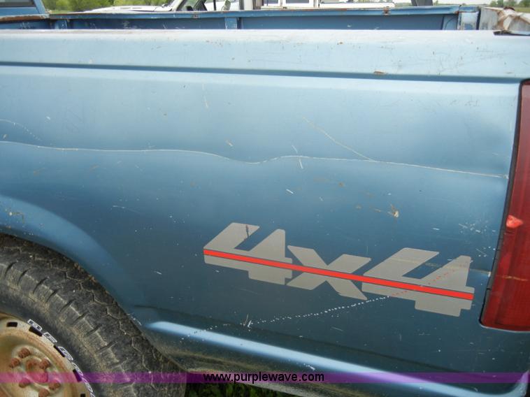 image for item C4457 1988 Chevrolet K2500 Cheyenne extended cab pickup truck