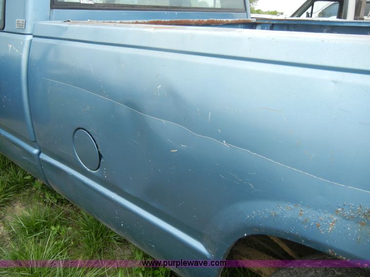 image for item C4457 1988 Chevrolet K2500 Cheyenne extended cab pickup truck