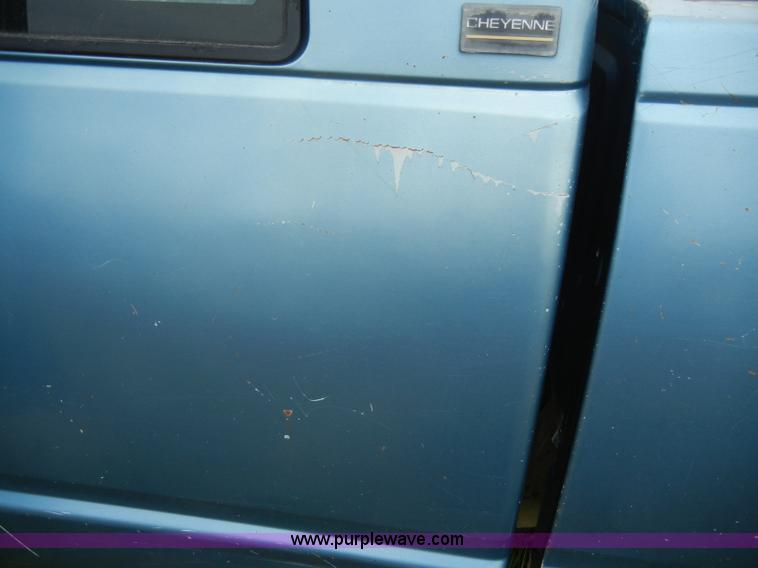 image for item C4457 1988 Chevrolet K2500 Cheyenne extended cab pickup truck