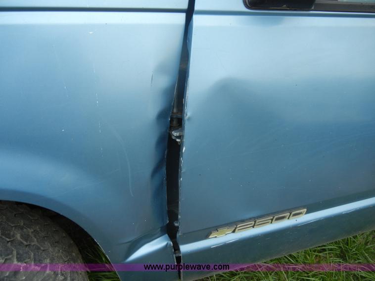 image for item C4457 1988 Chevrolet K2500 Cheyenne extended cab pickup truck