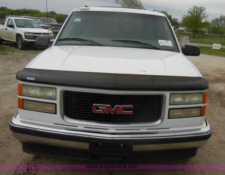 image for item C4459 1999 GMC Suburban 1500 SLE SUV