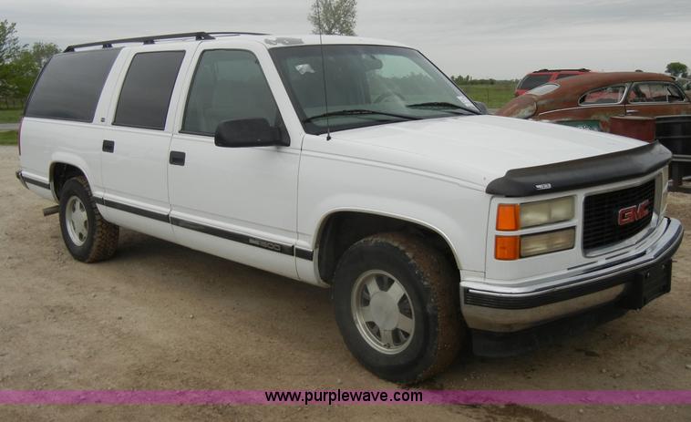 image for item C4459 1999 GMC Suburban 1500 SLE SUV