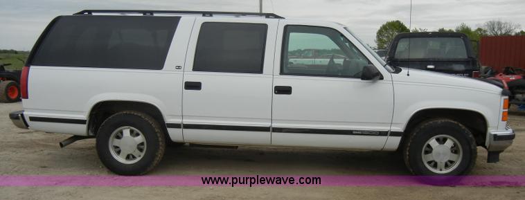 image for item C4459 1999 GMC Suburban 1500 SLE SUV