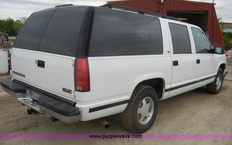 image for item C4459 1999 GMC Suburban 1500 SLE SUV