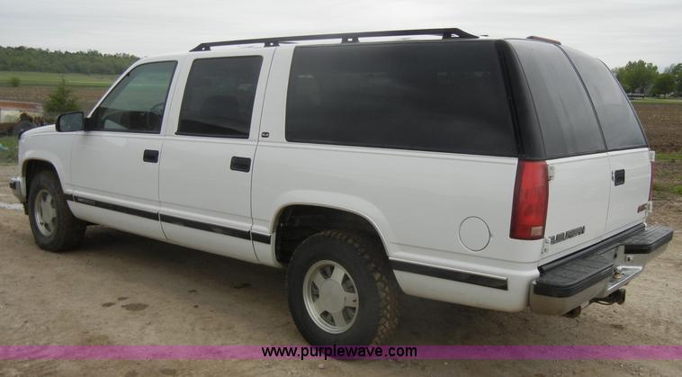 image for item C4459 1999 GMC Suburban 1500 SLE SUV