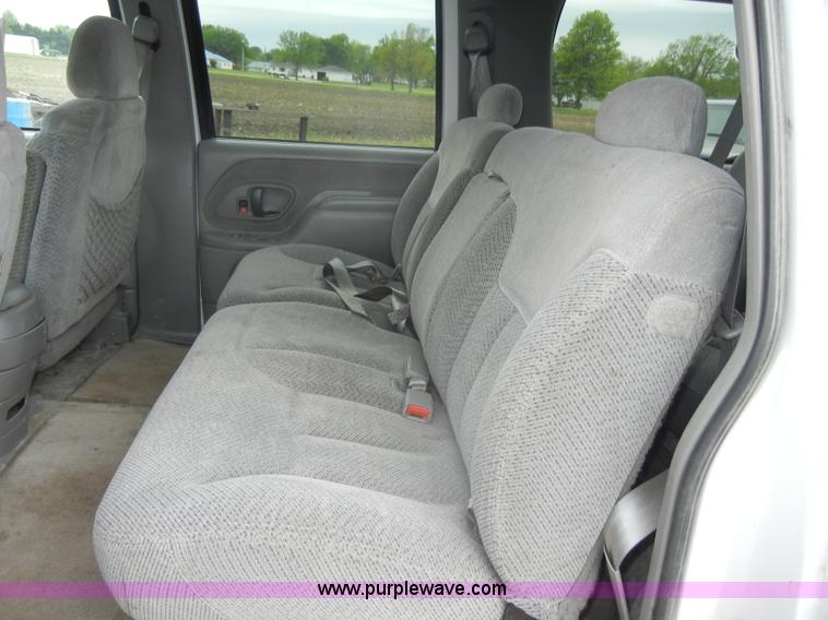 image for item C4459 1999 GMC Suburban 1500 SLE SUV