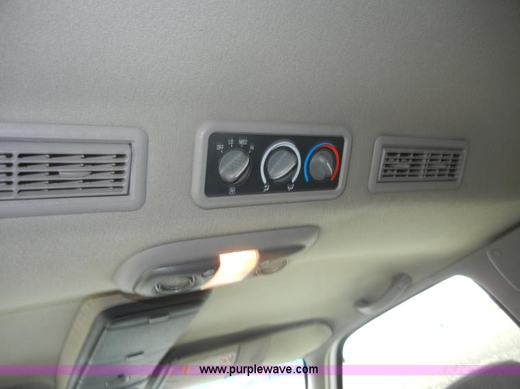 image for item C4459 1999 GMC Suburban 1500 SLE SUV