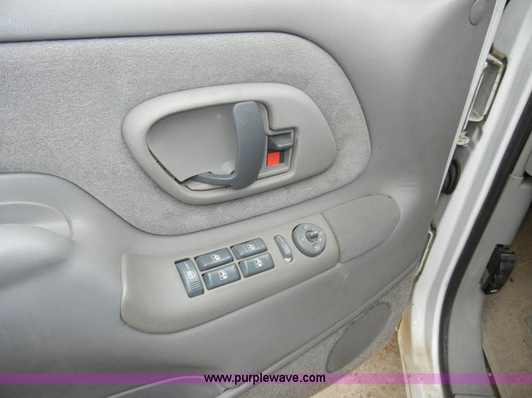 image for item C4459 1999 GMC Suburban 1500 SLE SUV