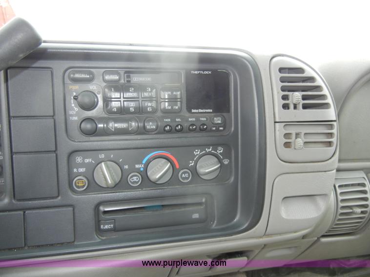 image for item C4459 1999 GMC Suburban 1500 SLE SUV