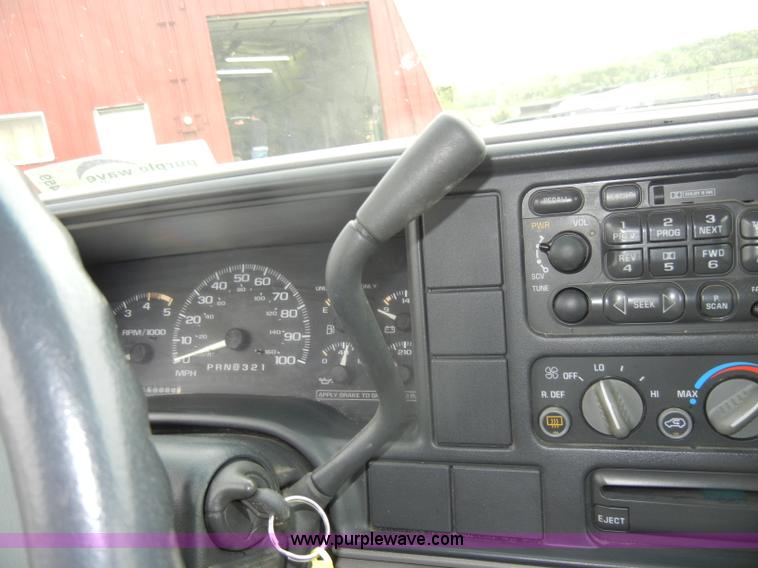 image for item C4459 1999 GMC Suburban 1500 SLE SUV