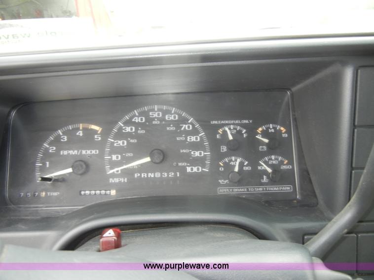 image for item C4459 1999 GMC Suburban 1500 SLE SUV