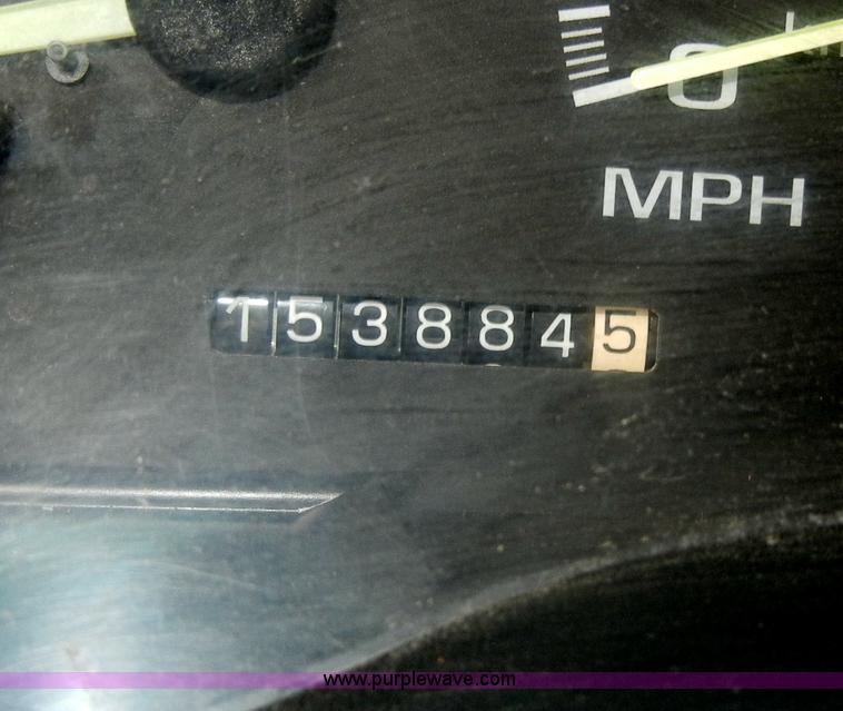 image for item C4459 1999 GMC Suburban 1500 SLE SUV