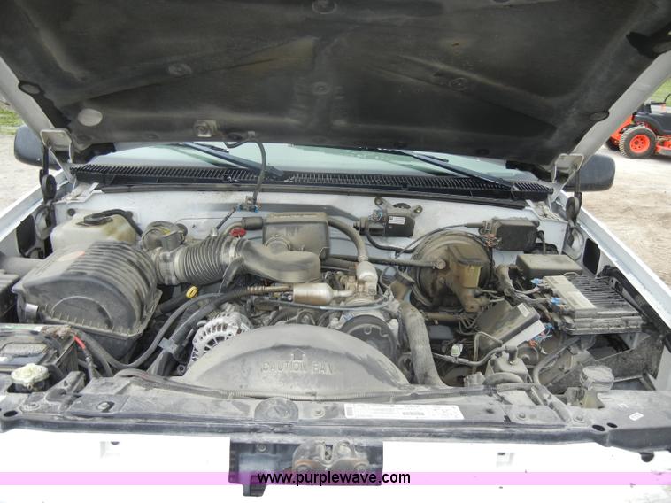 image for item C4459 1999 GMC Suburban 1500 SLE SUV