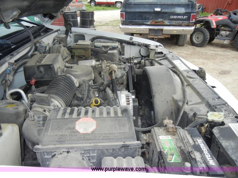 image for item C4459 1999 GMC Suburban 1500 SLE SUV