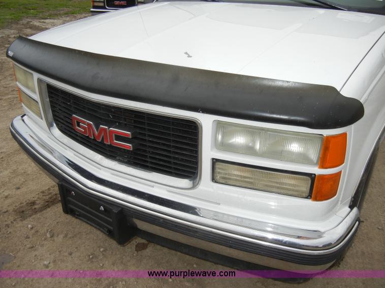 image for item C4459 1999 GMC Suburban 1500 SLE SUV