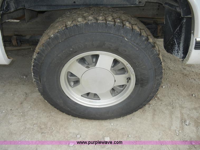 image for item C4459 1999 GMC Suburban 1500 SLE SUV