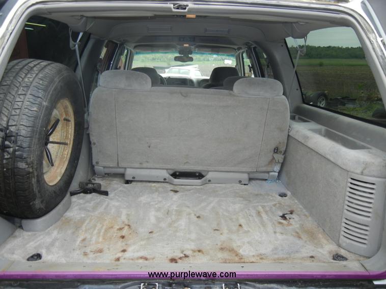 image for item C4459 1999 GMC Suburban 1500 SLE SUV