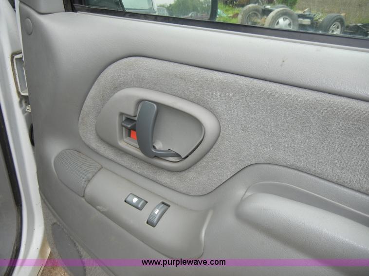 image for item C4459 1999 GMC Suburban 1500 SLE SUV