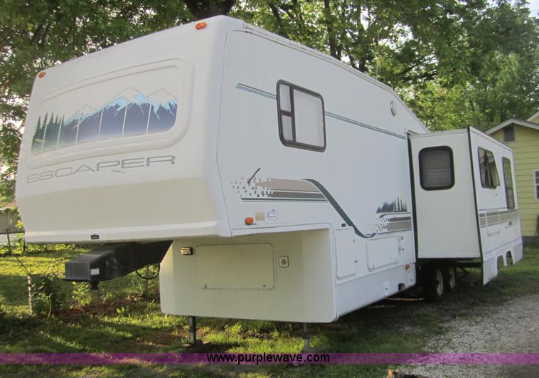 image for item C5387 1995 Damon Escaper 30' fifth wheel camper