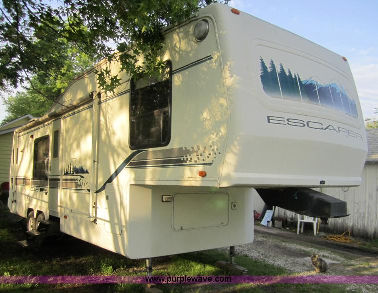 image for item C5387 1995 Damon Escaper 30' fifth wheel camper