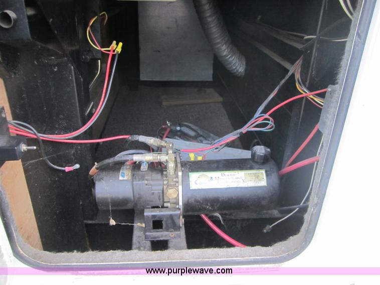 image for item C5387 1995 Damon Escaper 30' fifth wheel camper