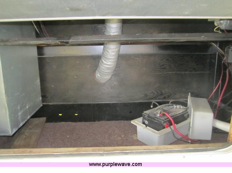 image for item C5387 1995 Damon Escaper 30' fifth wheel camper