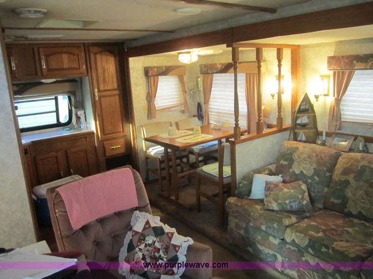 image for item C5387 1995 Damon Escaper 30' fifth wheel camper