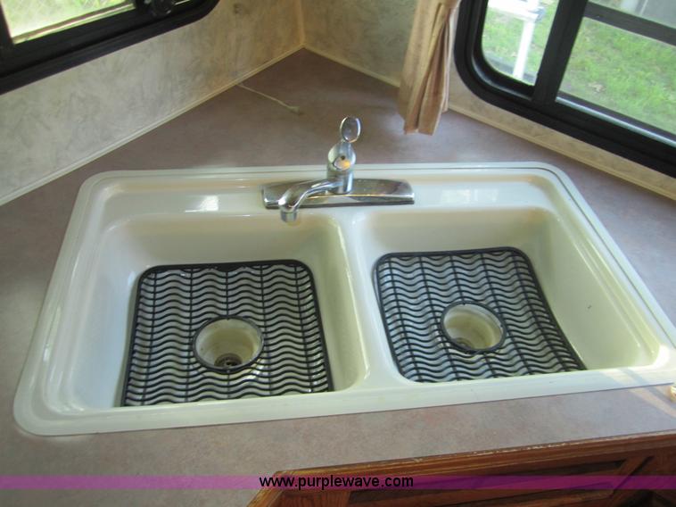 image for item C5387 1995 Damon Escaper 30' fifth wheel camper