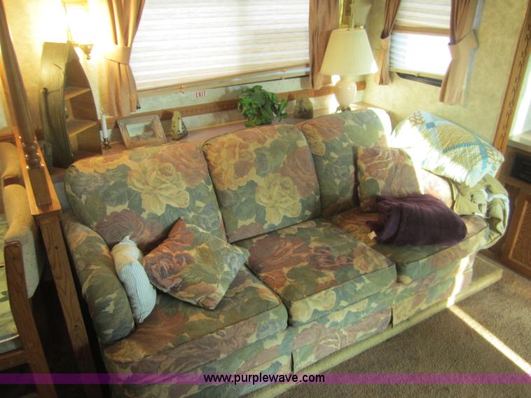 image for item C5387 1995 Damon Escaper 30' fifth wheel camper