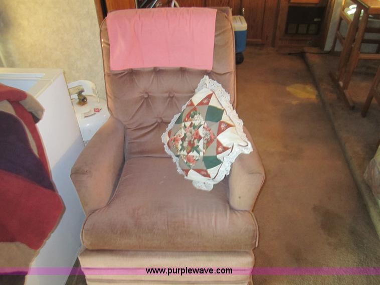 image for item C5387 1995 Damon Escaper 30' fifth wheel camper