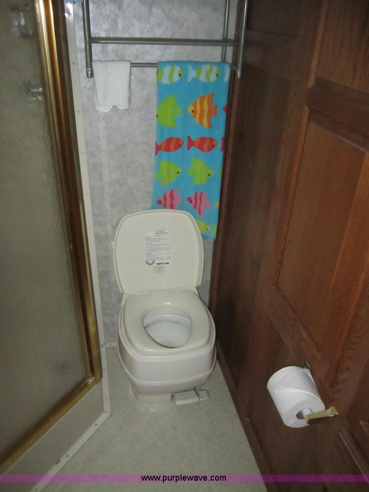 image for item C5387 1995 Damon Escaper 30' fifth wheel camper