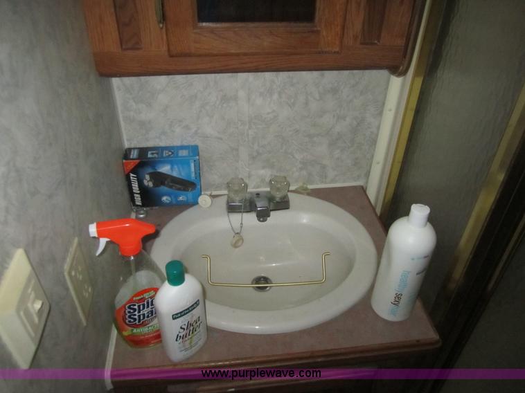 image for item C5387 1995 Damon Escaper 30' fifth wheel camper