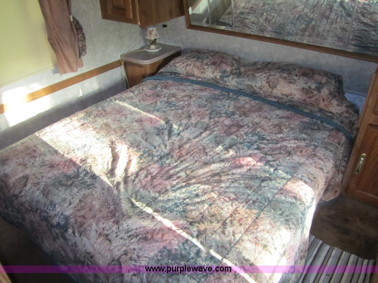 image for item C5387 1995 Damon Escaper 30' fifth wheel camper