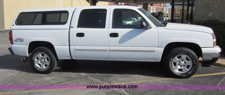 image for item C5436 2007 Chevrolet Silverado 1500 LS crew cab pickup truck
