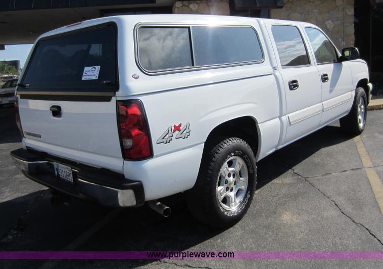 image for item C5436 2007 Chevrolet Silverado 1500 LS crew cab pickup truck