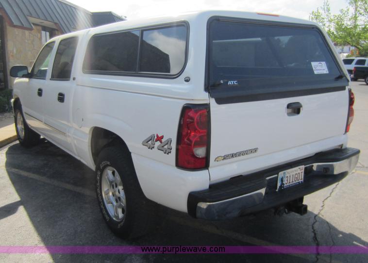 image for item C5436 2007 Chevrolet Silverado 1500 LS crew cab pickup truck
