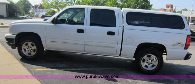image for item C5436 2007 Chevrolet Silverado 1500 LS crew cab pickup truck