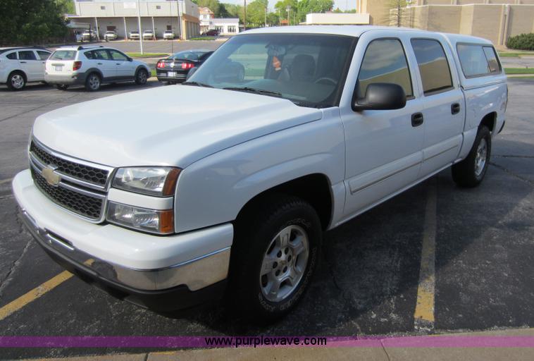 image for item C5436 2007 Chevrolet Silverado 1500 LS crew cab pickup truck