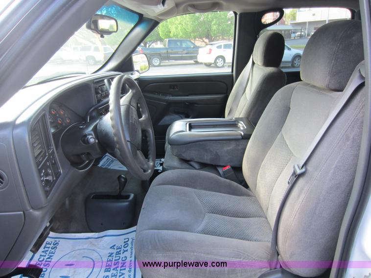 image for item C5436 2007 Chevrolet Silverado 1500 LS crew cab pickup truck