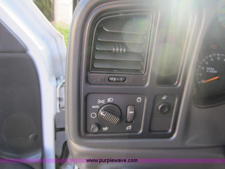 image for item C5436 2007 Chevrolet Silverado 1500 LS crew cab pickup truck