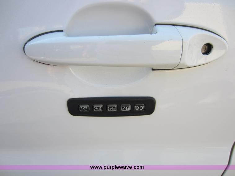 image for item C5437 2006 Mercury Mariner SUV