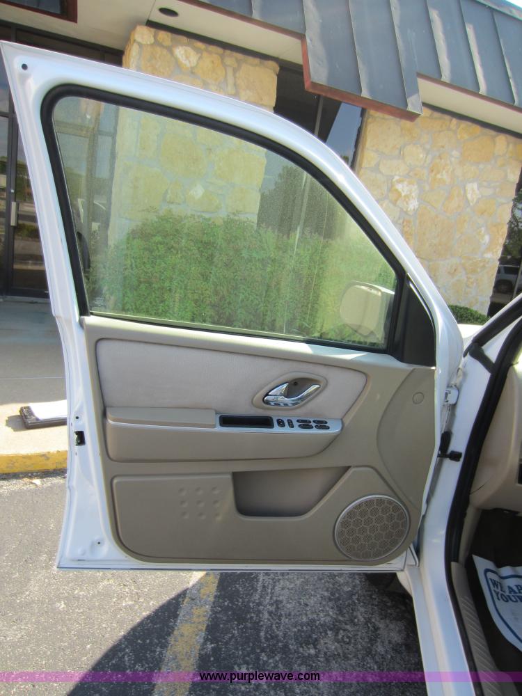 image for item C5437 2006 Mercury Mariner SUV