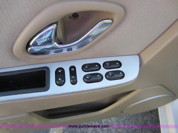 image for item C5437 2006 Mercury Mariner SUV