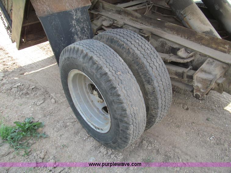 image for item D3147 1968 GMC 5500 dump truck