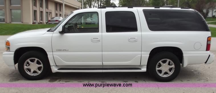 image for item D3854 2003 GMC Yukon Denali 1500 XL AWD SUV