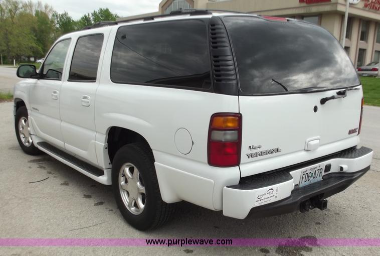 image for item D3854 2003 GMC Yukon Denali 1500 XL AWD SUV