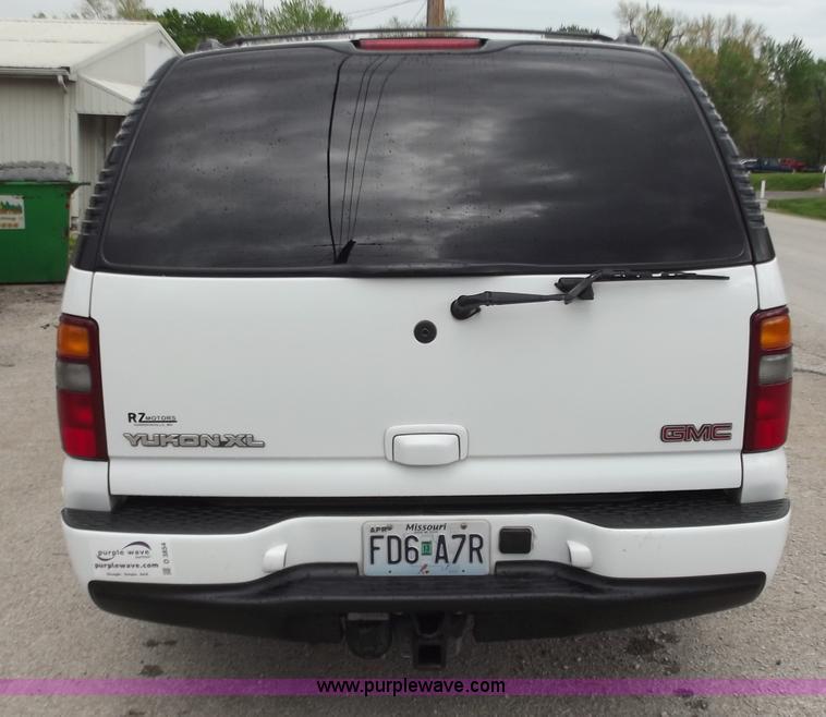 image for item D3854 2003 GMC Yukon Denali 1500 XL AWD SUV