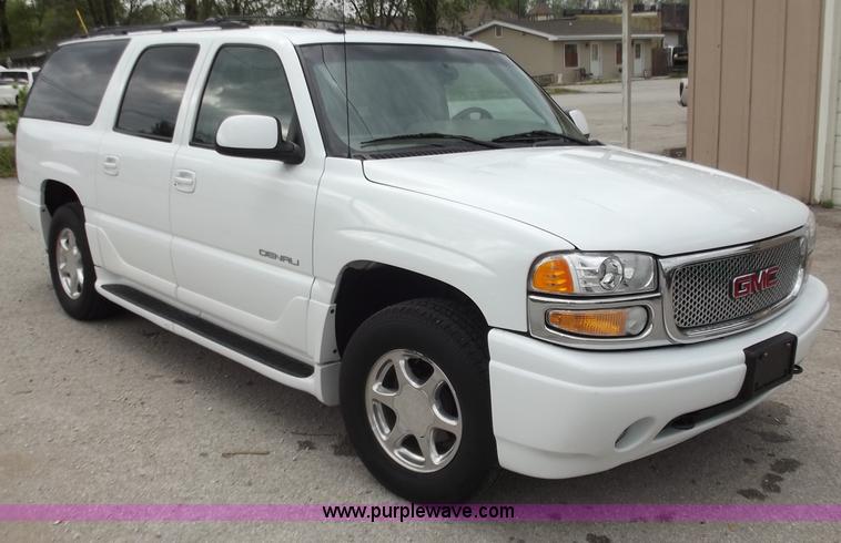 image for item D3854 2003 GMC Yukon Denali 1500 XL AWD SUV