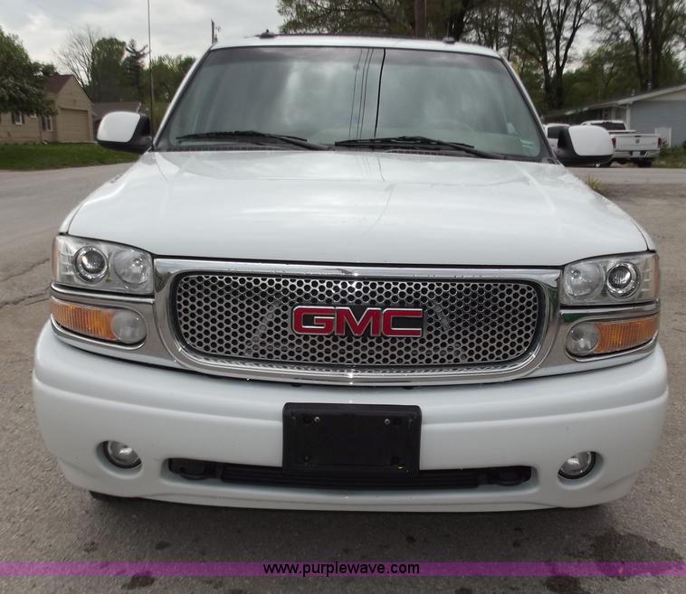 image for item D3854 2003 GMC Yukon Denali 1500 XL AWD SUV