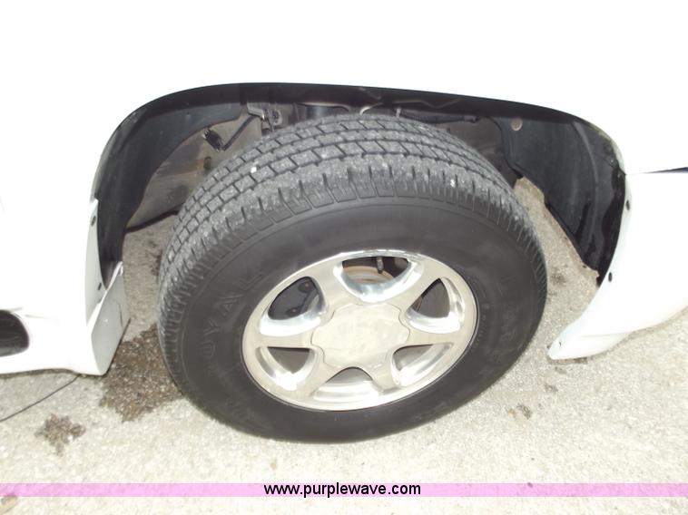 image for item D3854 2003 GMC Yukon Denali 1500 XL AWD SUV